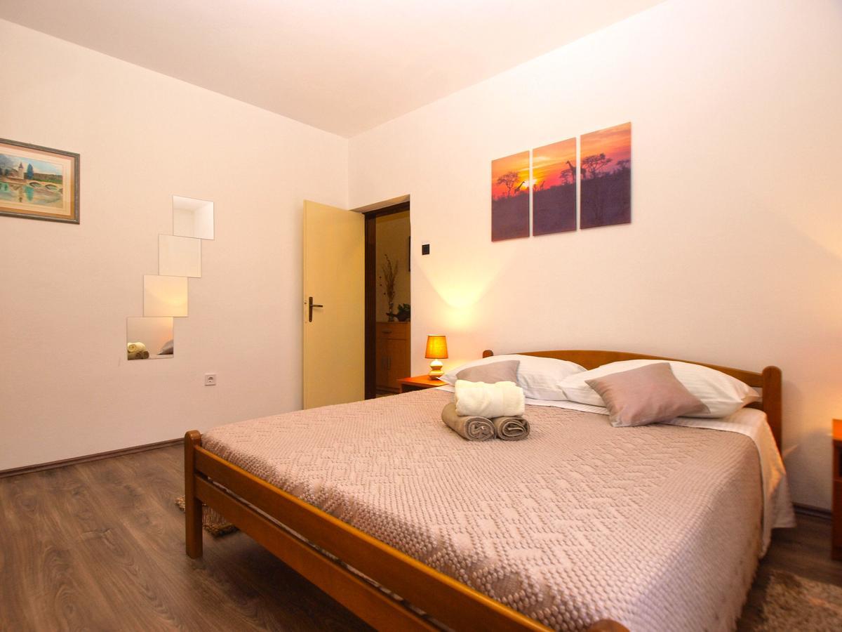 Luciano 1540 Apartment